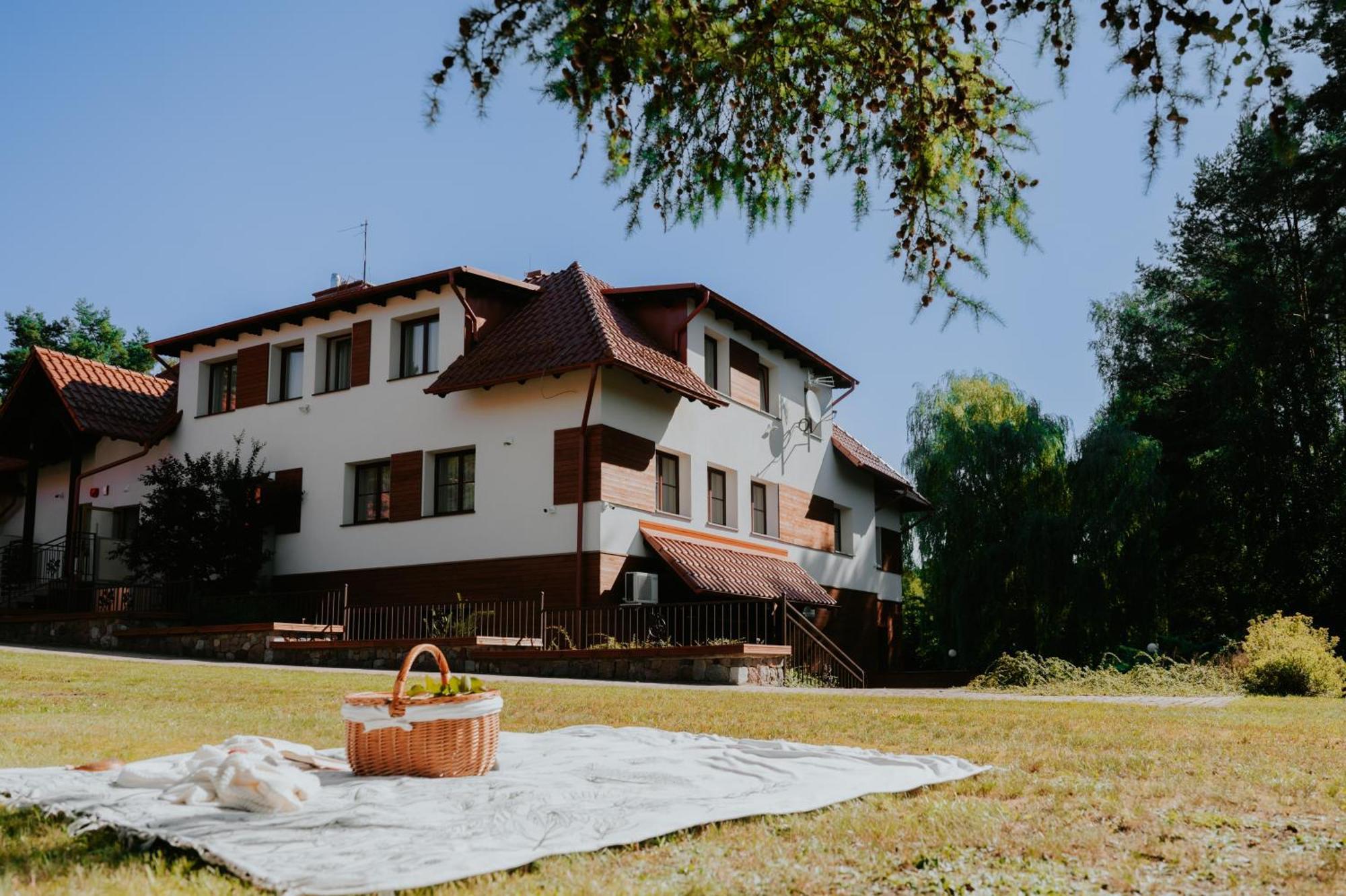 Kwatera W Lesniczowce Czarne Karszanek Exterior photo
